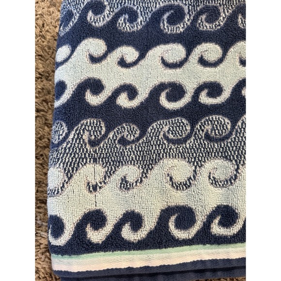Pillowfort Bath Towels Wave Design Set Of 2 - Picture 14 of 14